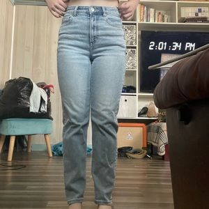 American Eagle light colored mom jeans